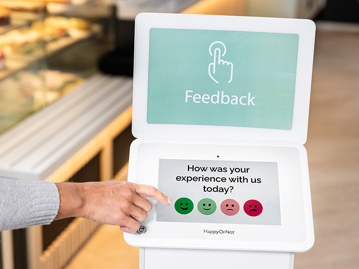 HappyOrNot_SmileyTouch_Feedback_4_Scale_Button_01_public-services-1-1